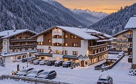 Luma Stubai Aparthotel - Skibus Zum Gletscher Direkt Vor Der Tuer